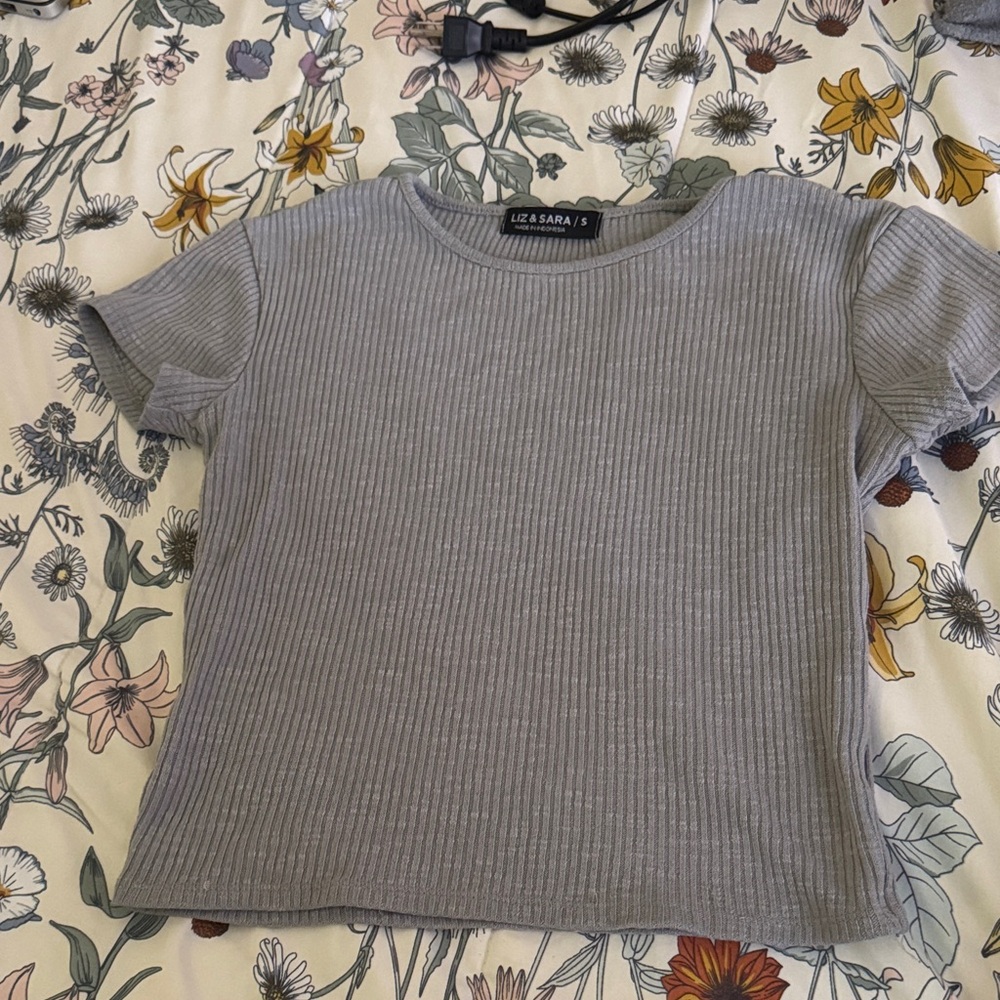 Liz & Sara Gray Ribbed Short Sleeve Tee